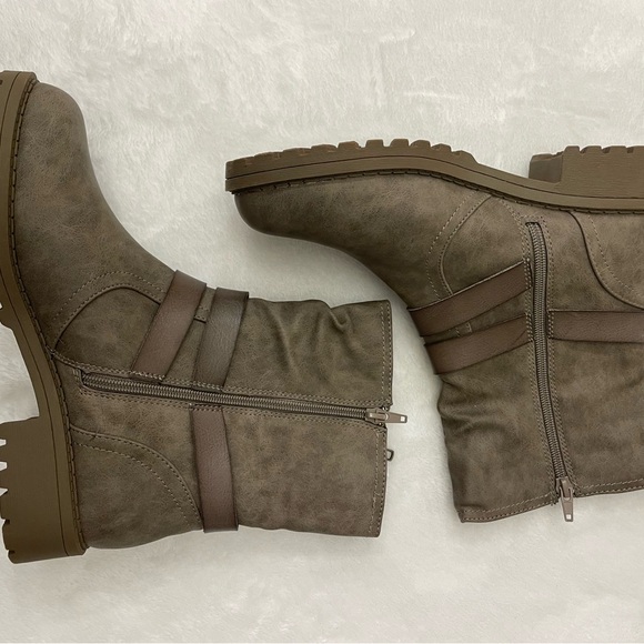 Rustic Taupe Round Toe Leather Boots- NIB - Picture 5 of 6